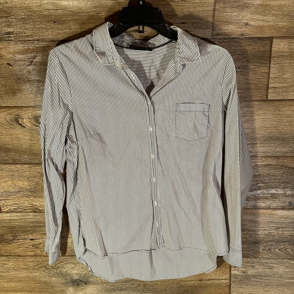 Apt 9 women’s button up long sleeve shirt